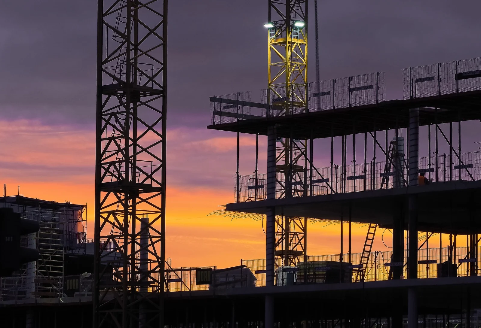 Atardecer en la construcción